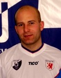 Adam Merchut strzeli honorow bramk dla tczewian. (fot. F. Liebner)