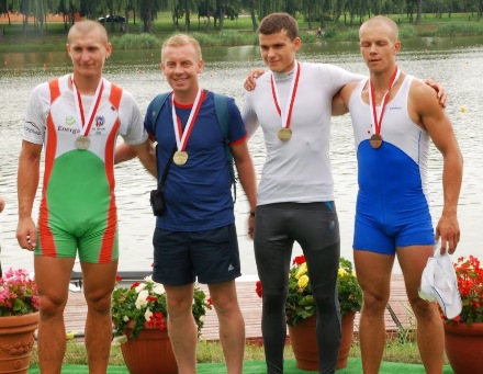 W środku Mariusz Grubich i Mateusz Biskup