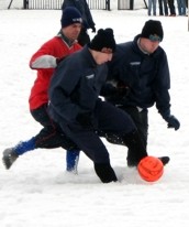 Mimo trudnych warunkw, zawodnicy walczyli o kad pik. Od lewej: Pawe Stankiewicz, Tomasz Skalski, Marcin Glienke. (fot. Phoenix)