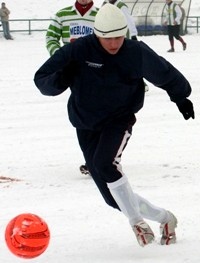 Patryk Tutkowski strzeli Wile Steblewo dwie bramki. (fot. Z.Brucki)