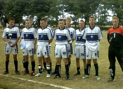 Zwycięska drużyna Unii. Stoją od lewej: Tutkowski, Tomaszewski, Dudek, Gąsiorowski, Mazurkiewicz, Pustkowski, Cześnik, Pryll, Glienke, Bzowski. (fot. Michał Chrzanowski)